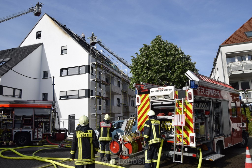 Feuer 2 Dachstuhl Koeln Dellbrueck Von der Leyen Str P057.JPG - Miklos Laubert